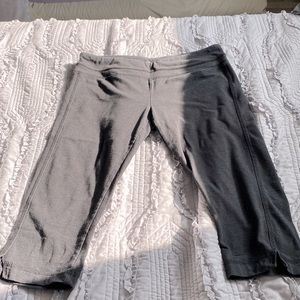 black capri leggings size small